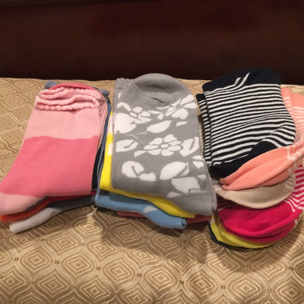13 pairs of women’s socks